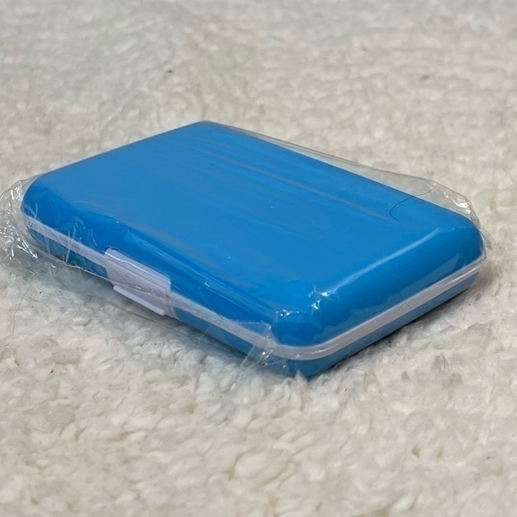 ☀️2/$14☀️Kikkerland Silicone Credit Card ID Case - Picture 4 of 4